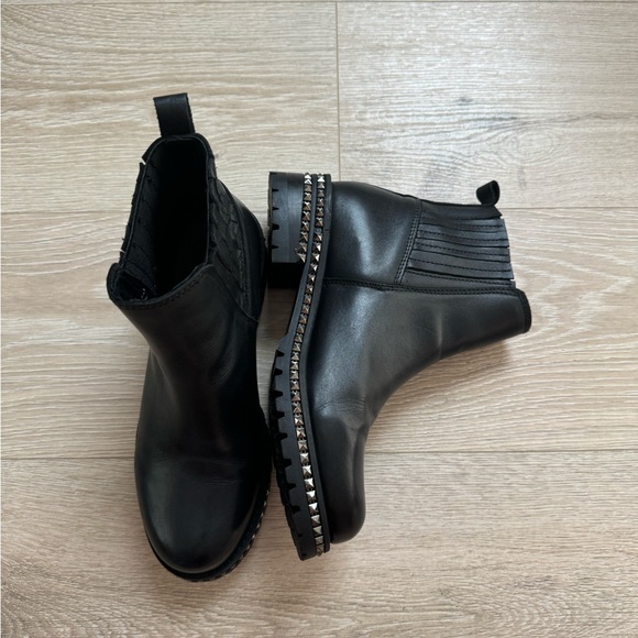 Booties - Picture 5 of 7